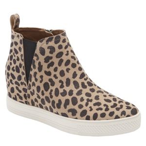 Caslon Aidy Water Resistant Sneaker